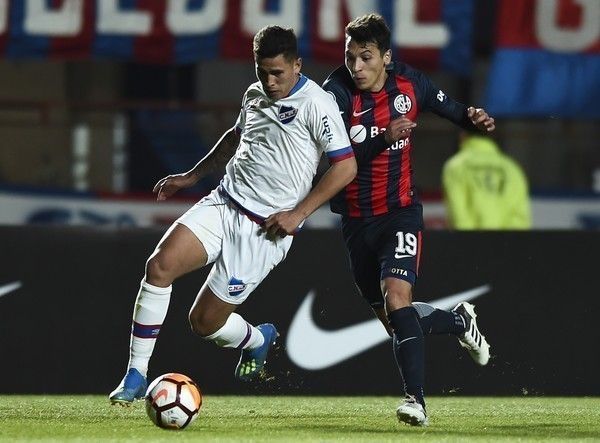 Christian Oliva llega a Cagliari en lugar de Nahitan Nández