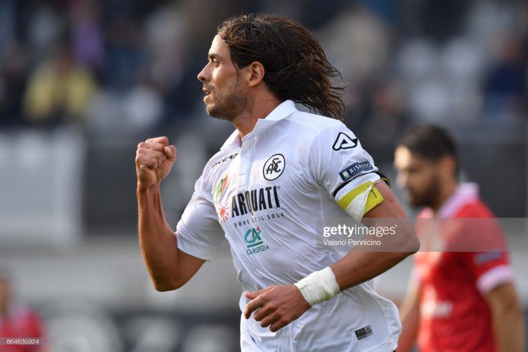 Uruguayos en actividad que encontraron continuidad en otras tierras