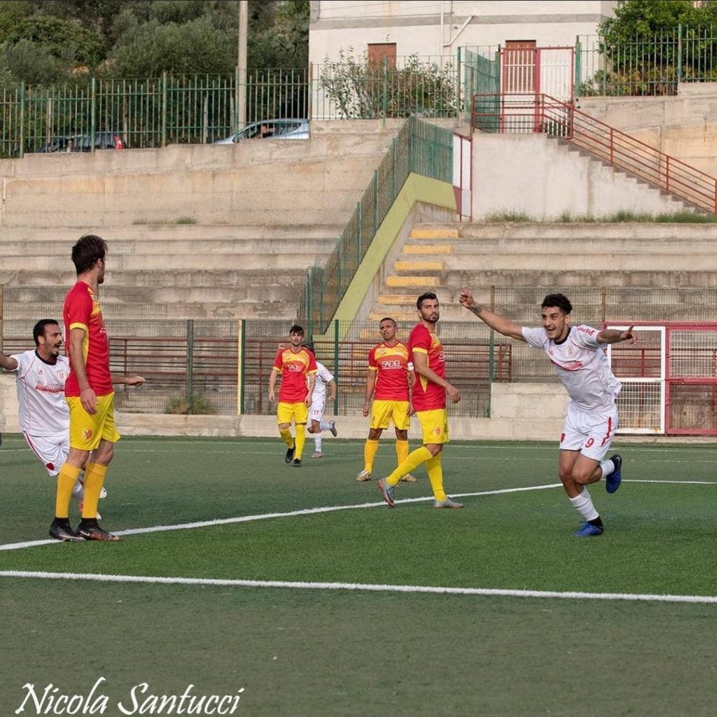 Rosario Central, Agrario de Parera, futbolista argentino, ascenso italiano, argentinos en el exterior