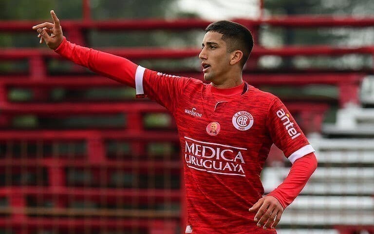 Cristian Olivera es nuevo jugador de Peñarol