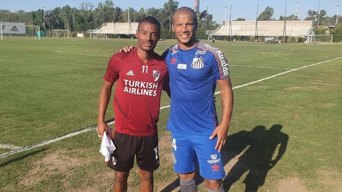 Carlos S&aacute;nchez, Nicol&aacute;s De La Cruz, River Plate, Santos, hermanos, uruguayos