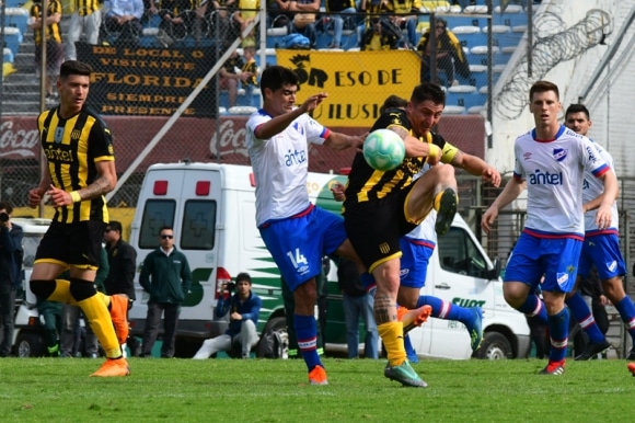 Dos ex jugadores de Pe&ntilde;arol y Nacional cerca de jugar juntos