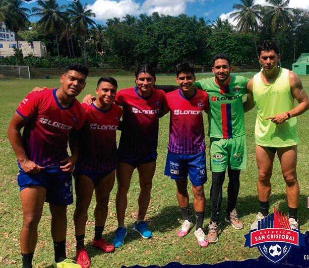 Seis chilenos a la conquista del fútbol dominicano