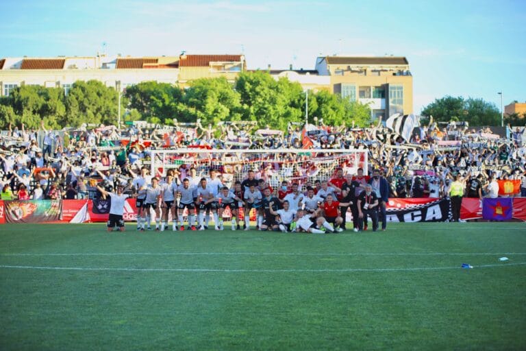 Burgos CF busca el ascenso a la Liga SmartBank con Barovero y Pisculichi