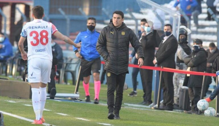 &iquest;Debe Larriera seguir en Pe&ntilde;arol pese a la derrota cl&aacute;sica?