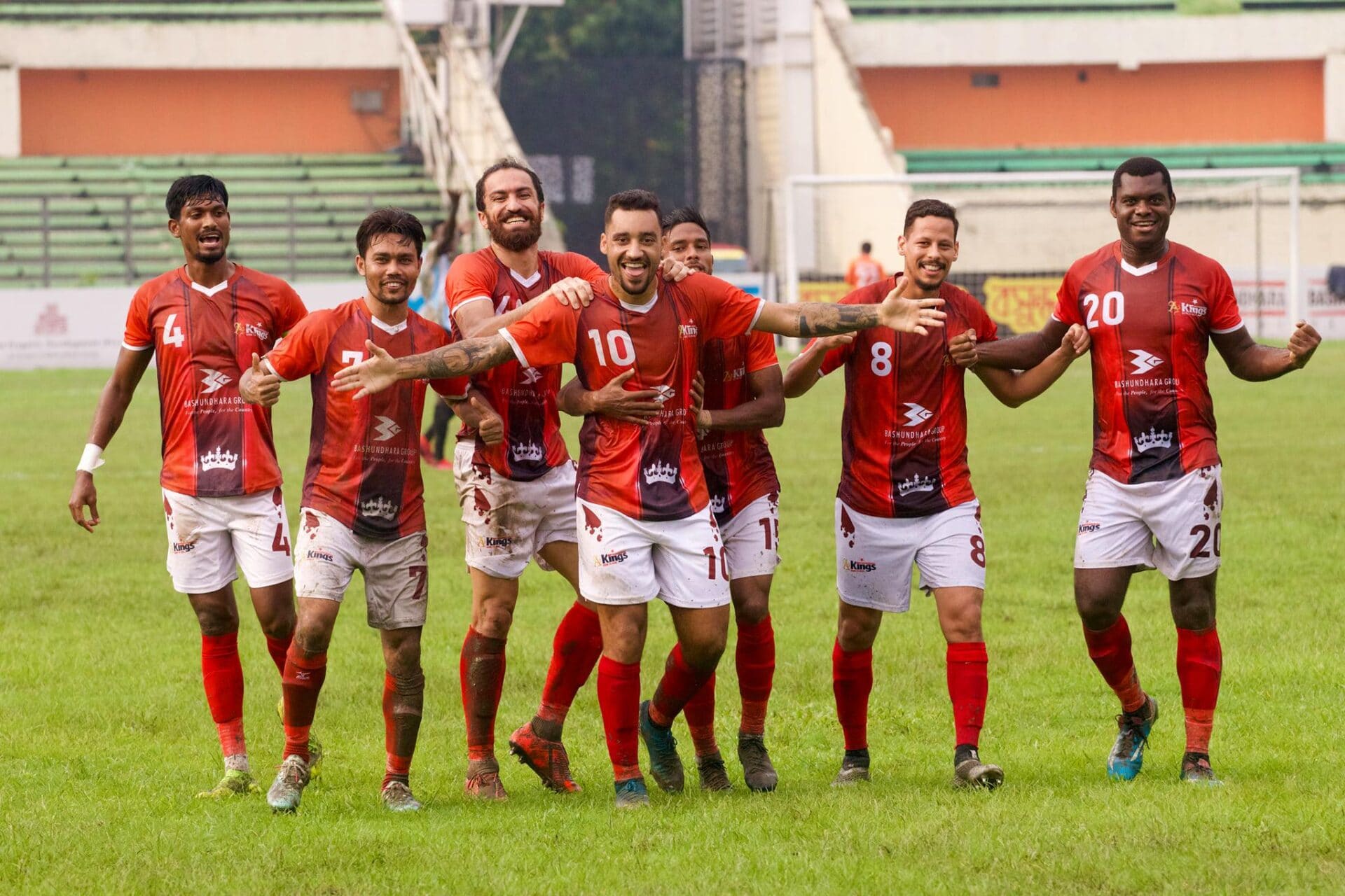 Raúl Becerra, Jonathan Fernandes, Robinho, Bashundhara Kings, Premier League, Bangladesh, Mejor tridente del fútbol en 2021