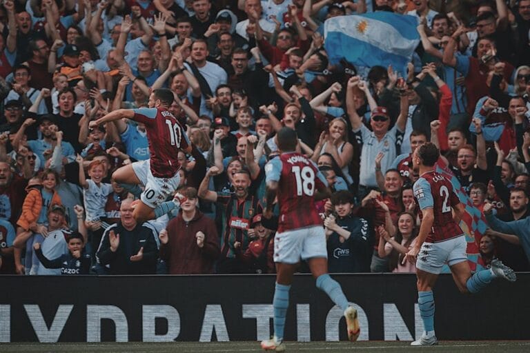 Emiliano Buendía se estrena en las redes con el Aston Villa