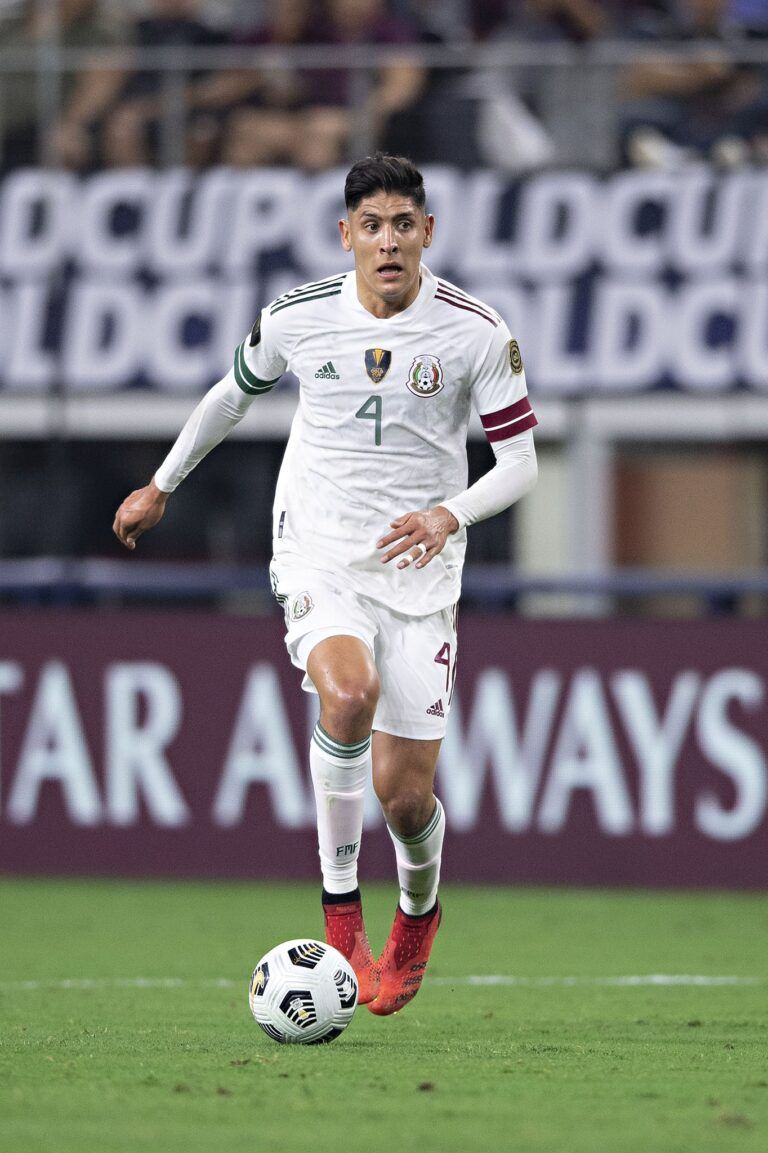 Edson &Aacute;lvarez no deja de sorprender en el Ajax