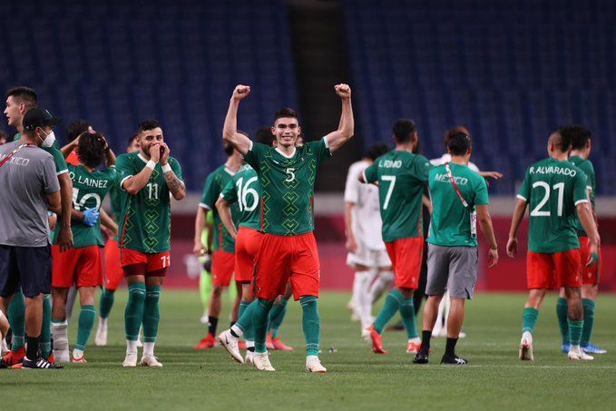 Johan Vásquez, a la escuela de defensores con el Genoa de la Serie A