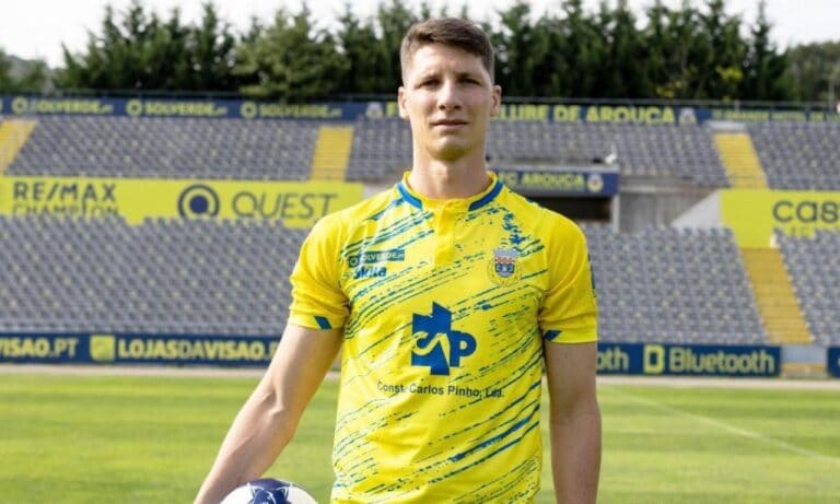 Gast&oacute;n Campi cambi&oacute; a Pe&ntilde;arol por Portugal