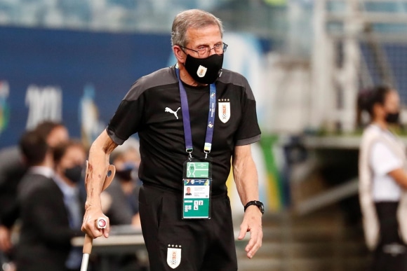 &iquest;Uruguay necesita cesar a Tab&aacute;rez a falta de seis jornadas?