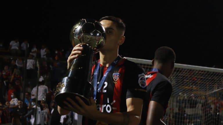 Brian Calabrese, goleador y campe&oacute;n en Nicaragua