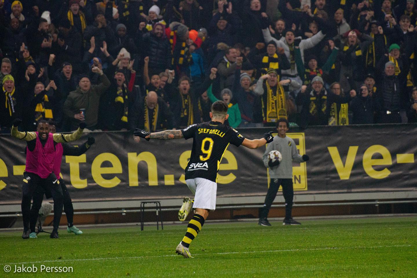 Nicol&aacute;s Stefanelli, AIK Solna, Primera Divisi&oacute;n de Suecia, Defensa y Justicia, F&uacute;tbol de Chile, F&uacute;tbol de Chipre