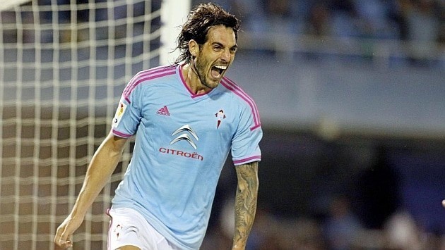 Joaqu&iacute;n Larrivey, Universidad de Chile, Cosenza de Italia, m&aacute;ximos goleadores argentinos, Celta de Vigo, Rayo Vallecano, V&eacute;lez Sarsfield, Hurac&aacute;n