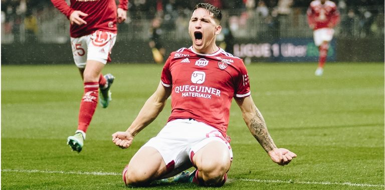 Mart&iacute;n Satriano se estrena como goleador profesional