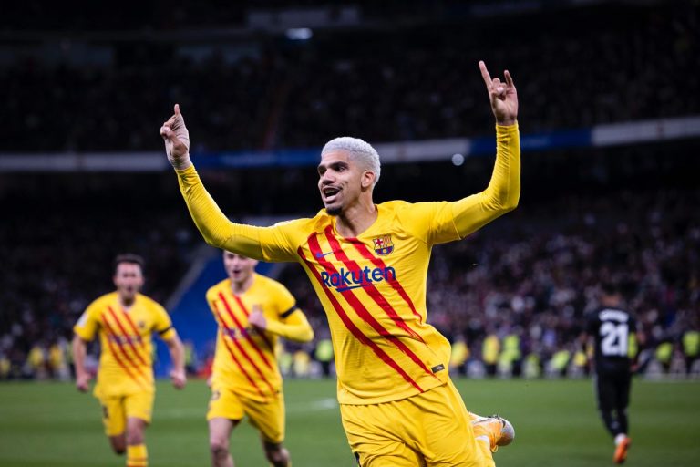 Ronald Araújo convirtió en la goleada clásica