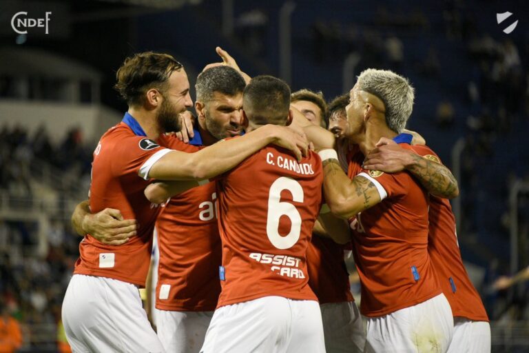 Nacional consiguió su primera victoria del torneo ante Vélez