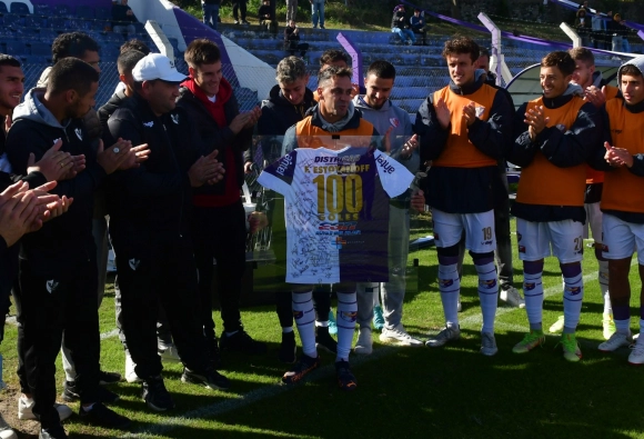 Estoyanoff llegó a los 100 goles como profesional