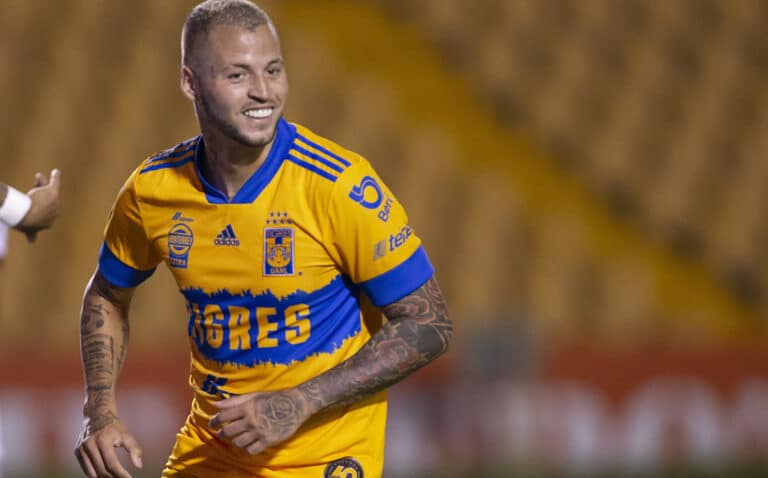 Diente L&oacute;pez y V&iacute;ctor Guzm&aacute;n cambiar&iacute;an de club para el Apertura 2022