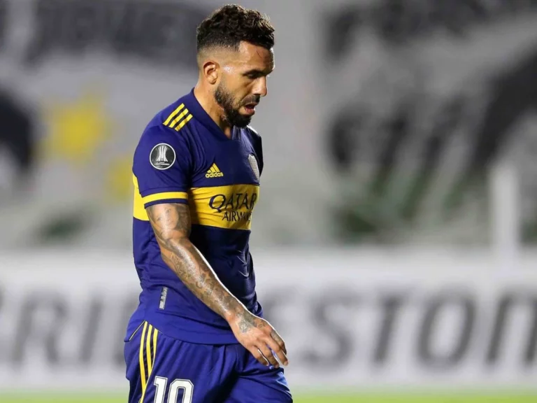 Carlos T&eacute;vez anunci&oacute; su retiro del f&uacute;tbol