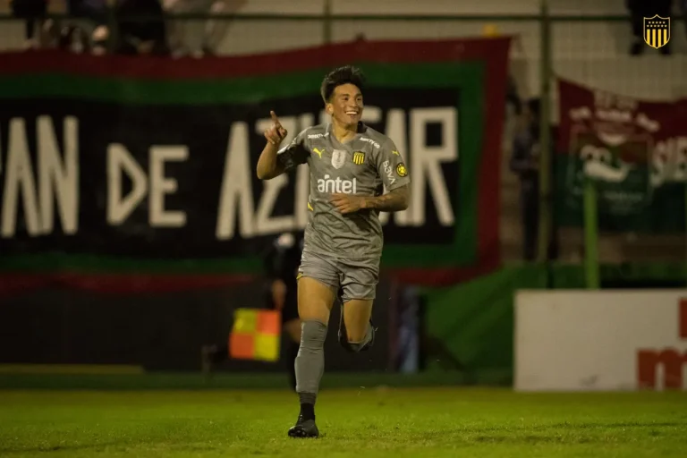 Pe&ntilde;arol venci&oacute; al D&eacute;por y a sus fantasmas