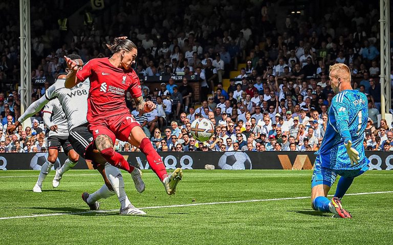 Darwin Núñez hizo historia en su debut en Premier