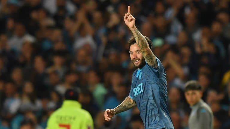 Eugenio Mena, objetivo principal en dos grandes chilenos