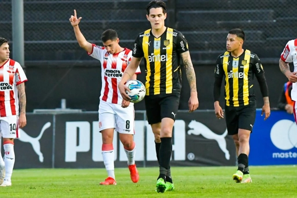 Pe&ntilde;arol 1-1 River: un empate con sabor a nada