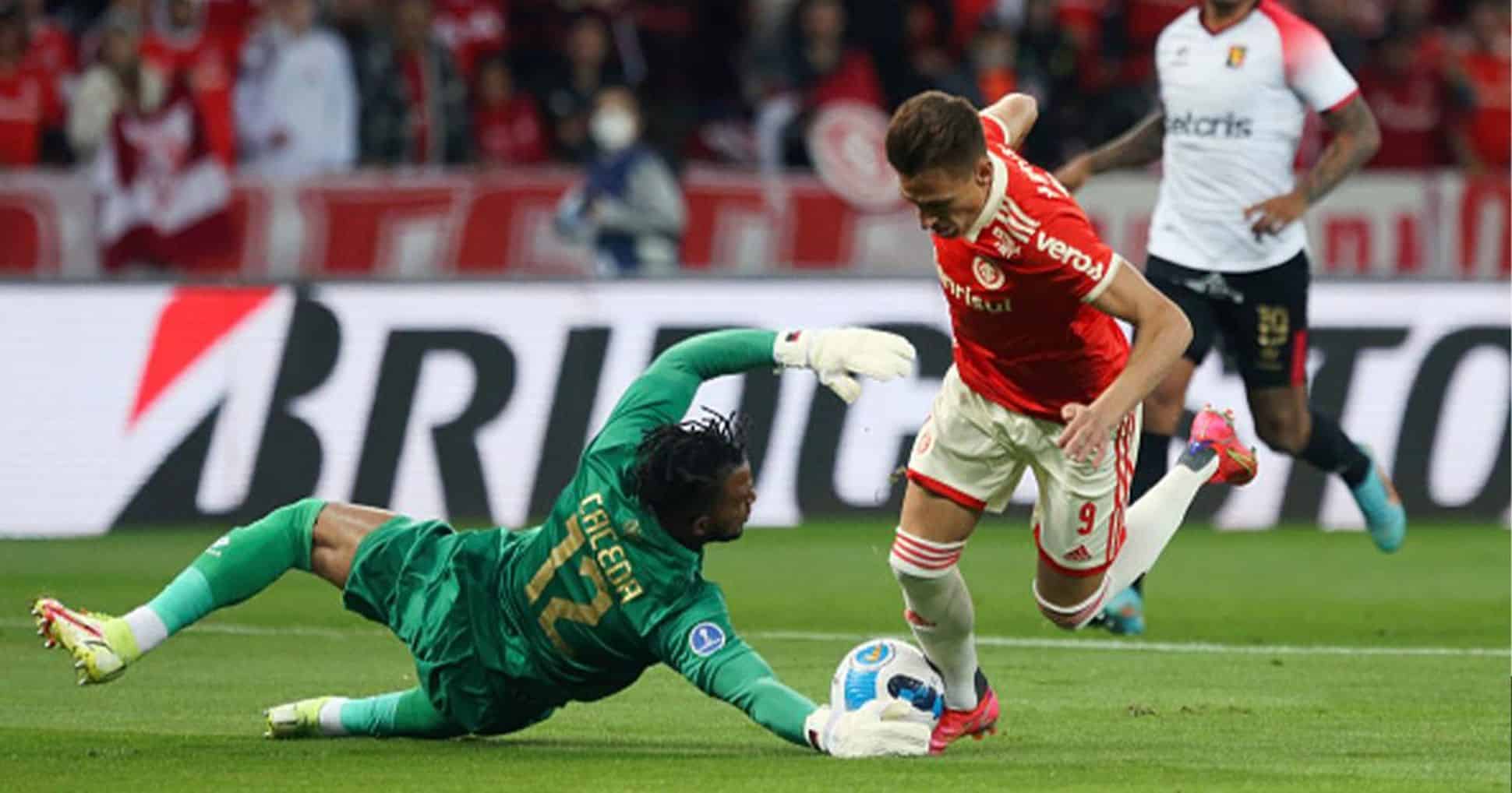 Carlos C&aacute;ceda, Liga 1, arquero peruano