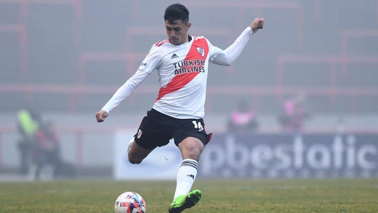 Colo Colo buscar&iacute;a traer de vuelta a Pablo Solari