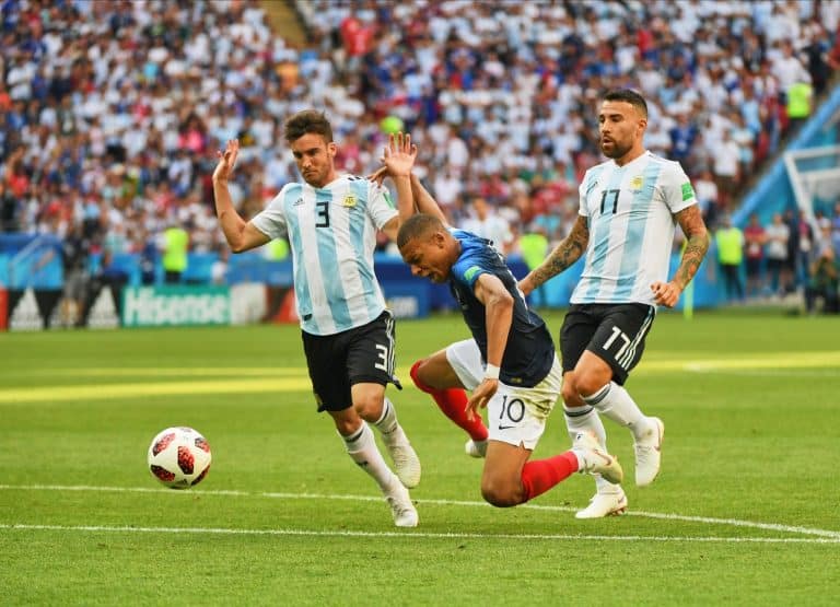 Ya est&aacute;n las camisetas pero hay una pol&eacute;mica