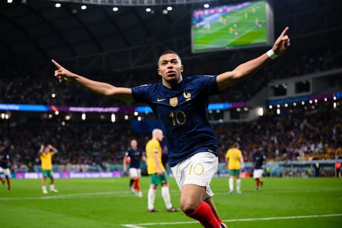 ¿Por qué Kylian Mbappé esconde la marca de cerveza en Qatar 2022?