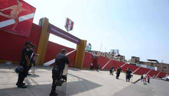 ¿Qué pasa con el fútbol peruano?