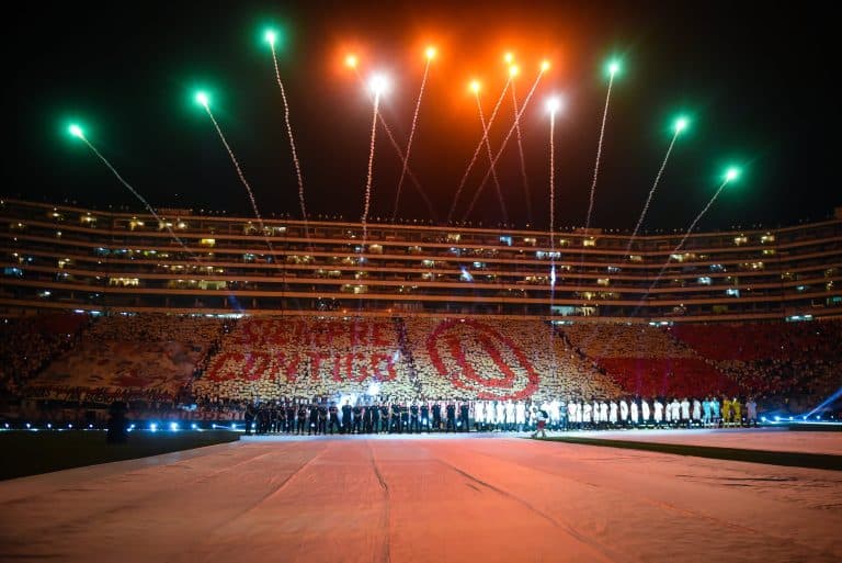 Universitario vivió su Noche Crema