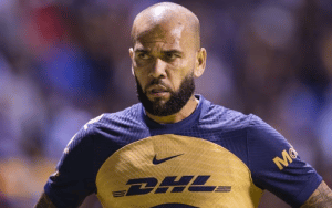 Dani Alves con los Pumas