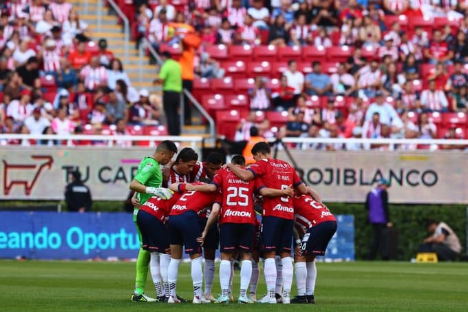 Chivas prepar&aacute;ndose para el Partido