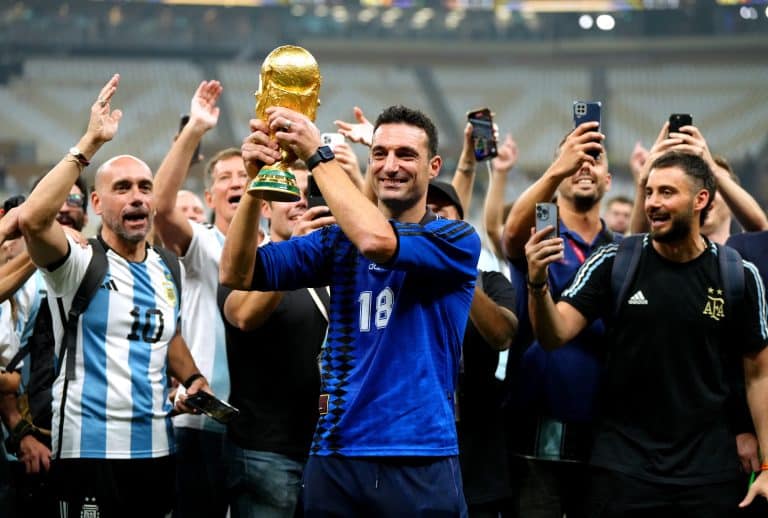 Lionel Scaloni gan&oacute; el THE BEST y renov&oacute; con Argentina