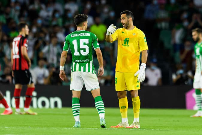 &iquest;Claudio Bravo tiene futuro con el Betis?