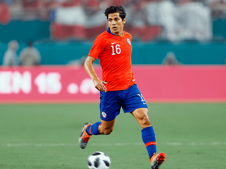 Mat&iacute;as Fern&aacute;ndez y su legado imborrable en el f&uacute;tbol chileno