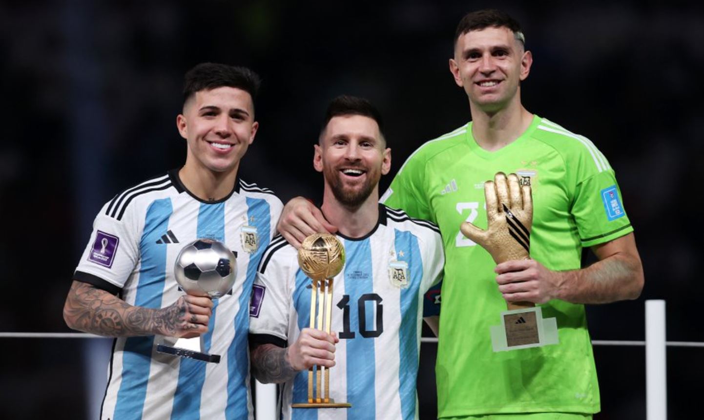 Siete argentinos en el XI ideal de la CONMEBOL, Selecci&oacute;n Argentina, Selecci&oacute;n de Brasil, Enzo Fern&aacute;ndez, Dibu Mart&iacute;nez, Messi