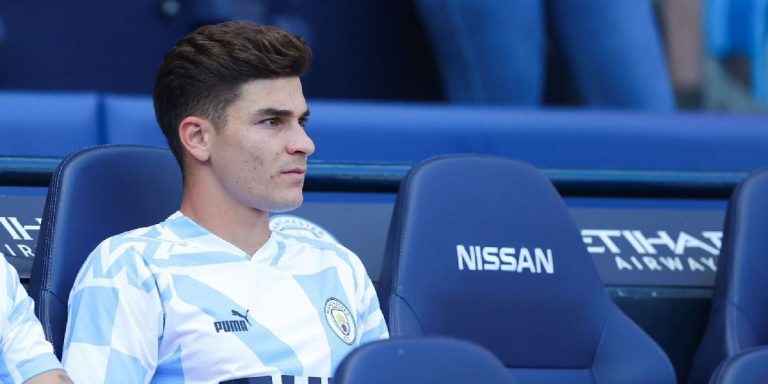 ¿Por qué no juega Julián Álvarez en el Manchester City?