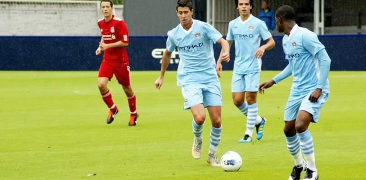 Jug&oacute; en el Manchester City, su vida inspir&oacute; una canci&oacute;n de Rock y es &iacute;dolo en San Telmo, la historia de Ezequiel D&acute;Angelo