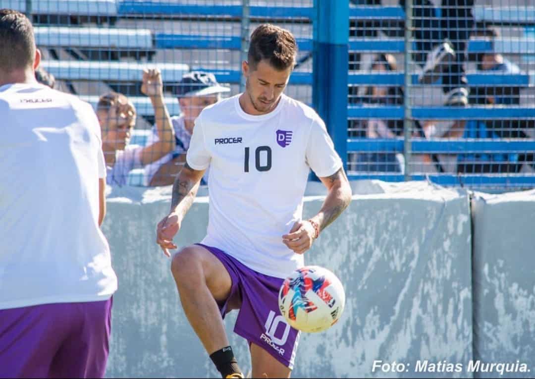 Jugó en el Manchester City, su vida inspiró una canción de Rock y es ídolo en San Telmo, la historia de Ezequiel D´Angelo
