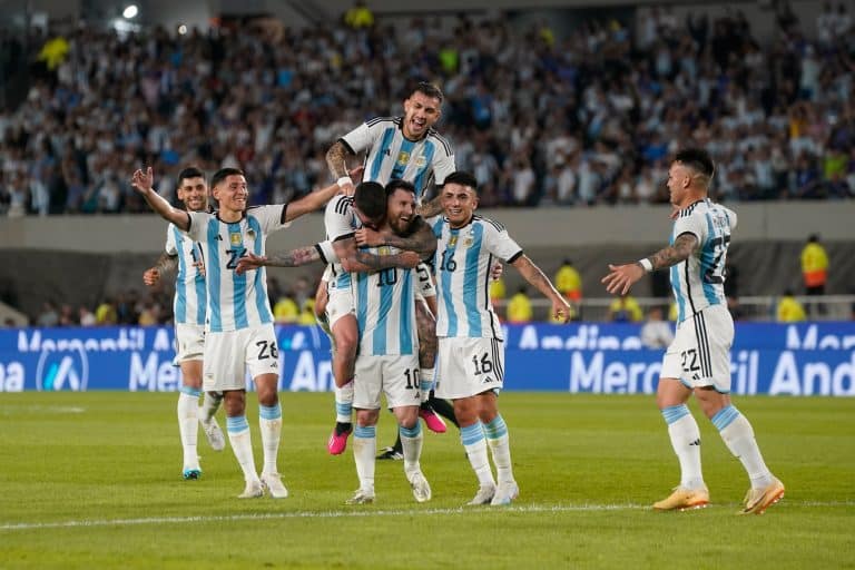 Messi lleg&oacute; a su gol 800