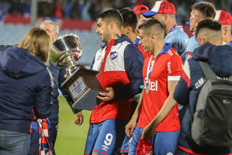 Nacional visita a Cerro por la cima