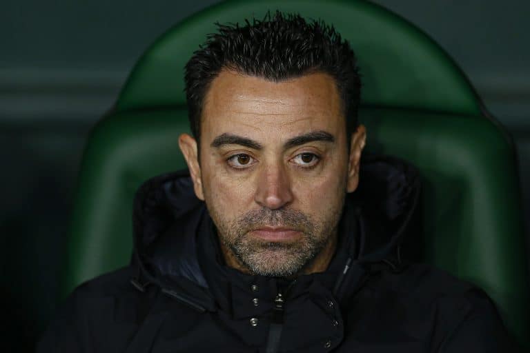 Enojo de Xavi en Barcelona por perder a un jugador