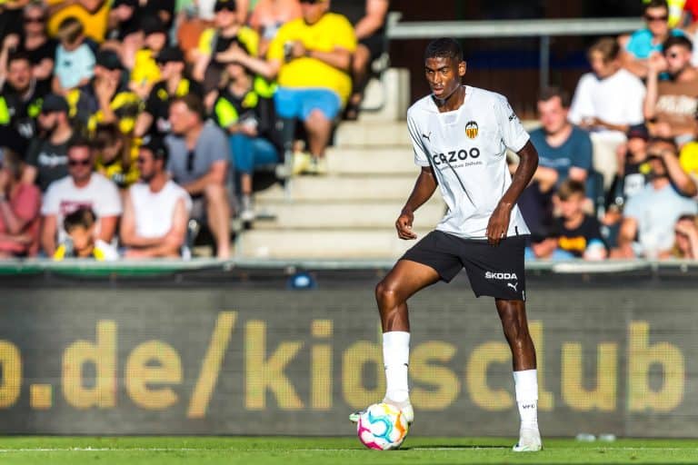 Qui&eacute;n es Cristhian Mosquera, la joya del Valencia que se pelean las selecciones de Espa&ntilde;a y Colombia