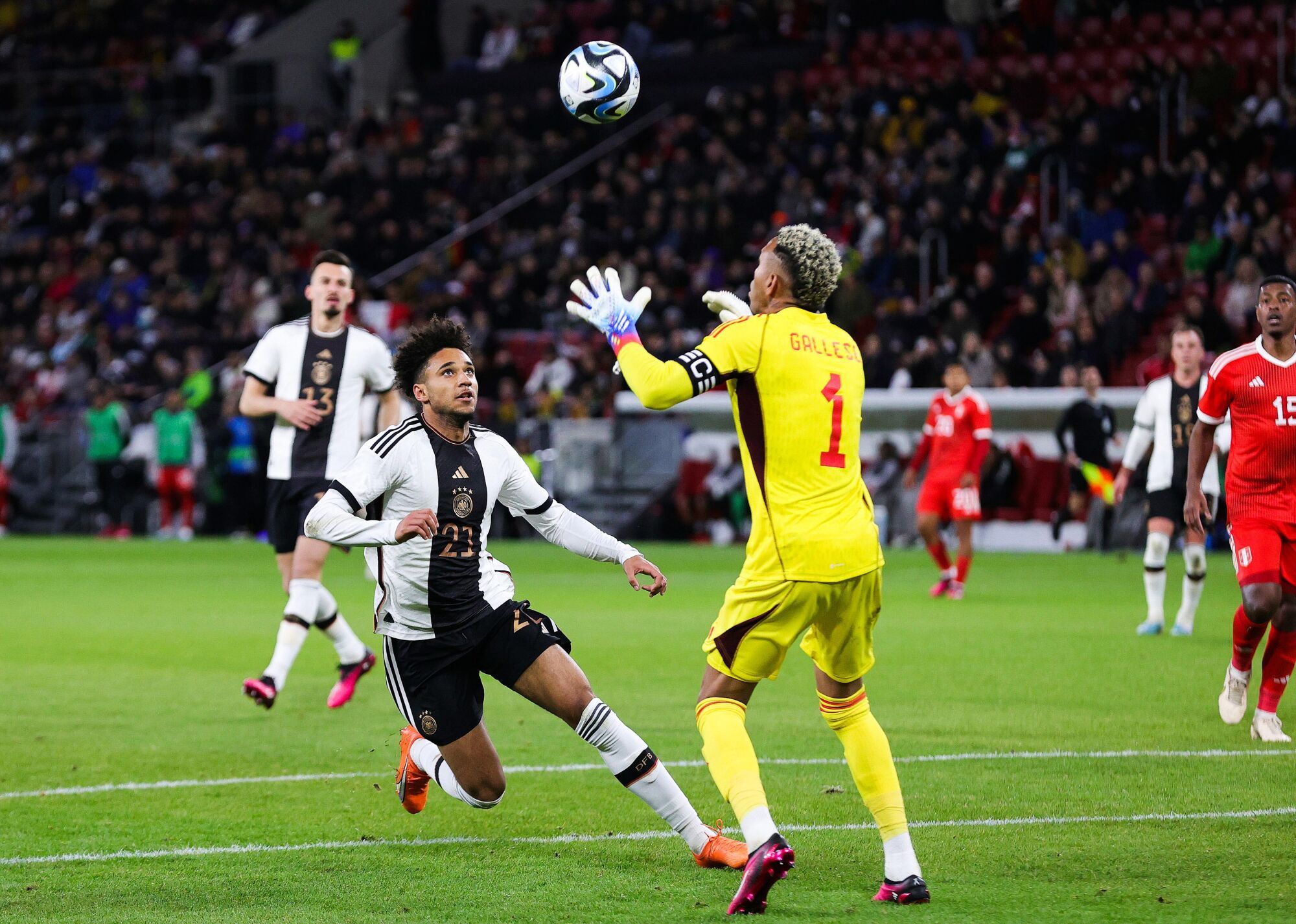selecci&oacute;n per&uacute; polic&iacute;a Espa&ntilde;a
