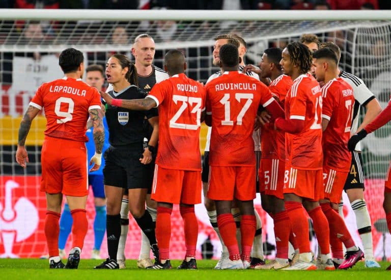 Selecci&oacute;n Per&uacute;: un recibimiento lamentable, agredidos por la polic&iacute;a en Espa&ntilde;a