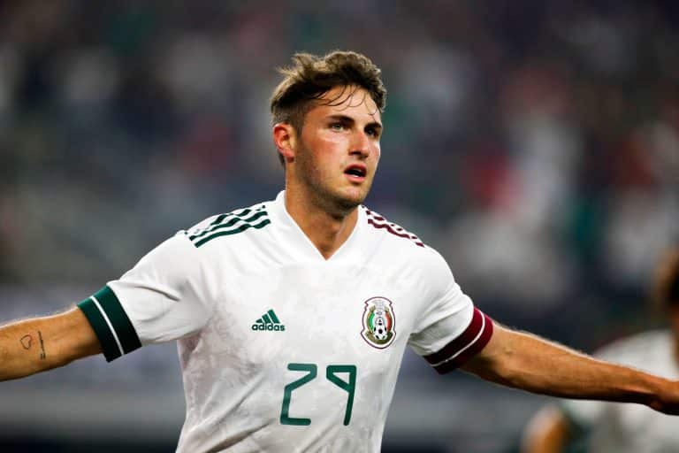 Cruz Azul: Una mina de oro, el dinero que recibir&iacute;a con la venta de Santiago Gim&eacute;nez